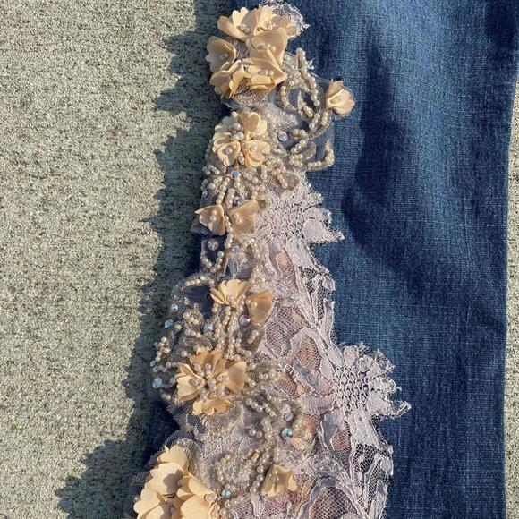 embellished lace fairy jeans with flower appliques. mid rise - Picture 5 of 7